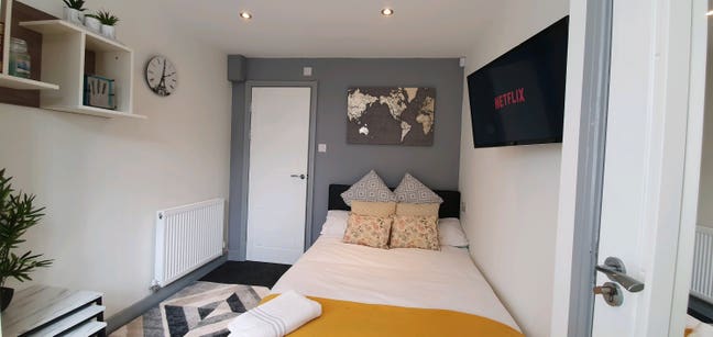 Ensuite room, bills inc (including council tax)  Main Photo