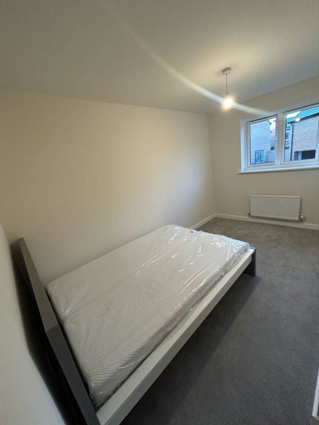  Double Room is available for rent -  MK4 4QX Main Photo