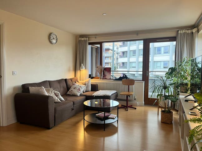 Bedroom in 2bed flat in Bow from 15/01 bills incl. Main Photo