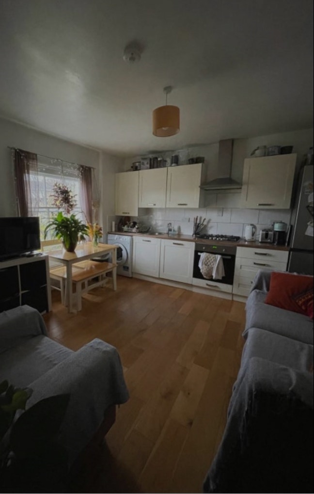 🏳️‍🌈 Two Rooms in a Queer Creative Flat Main Photo