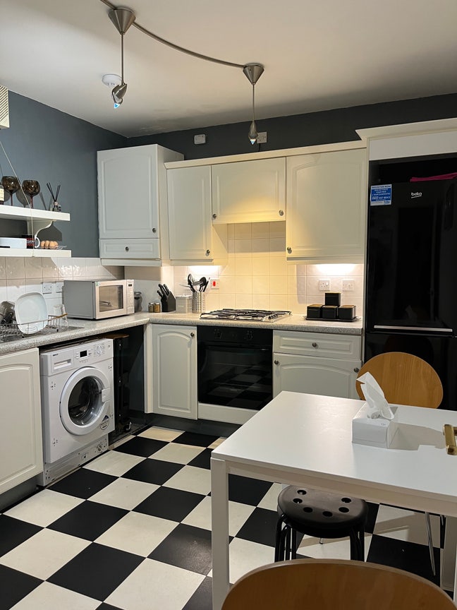 Room for rent with bills included Main Photo