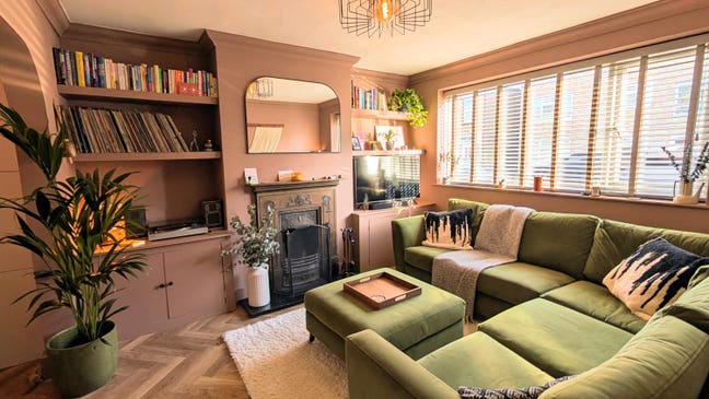 Double room in clean and comfy house Main Photo