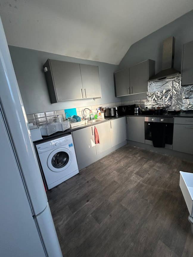 One double bedroom  Main Photo