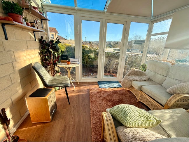 Hey! Looking for a housemate in my bright home Main Photo