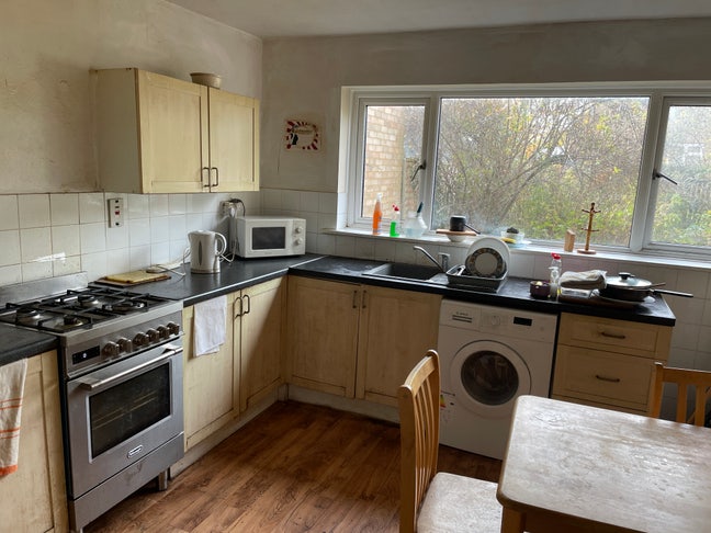 Sunny Double room for working persons Main Photo