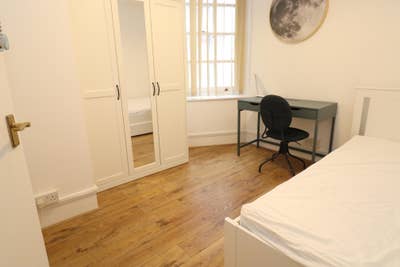 Bright Room Available Now–St John’s Wood Main Photo