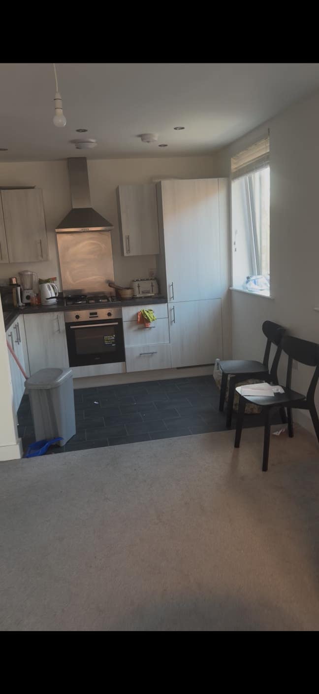Double Room Available in a 2-Bedroom, 2-Bathroom P Main Photo