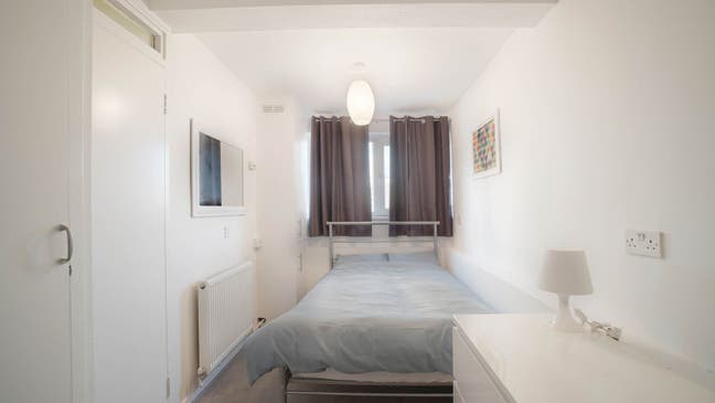 Bright Double Room Near Mile End & Victoria Park Main Photo