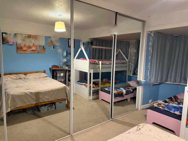 King spacious room in Kingsbury for a couple  Main Photo