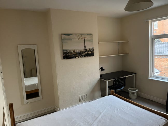 Quiet household, Double Room available Main Photo