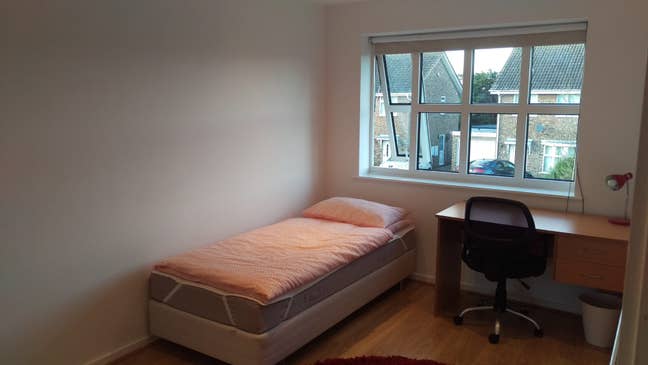 Spacious Furnished Room Near Uni – Bills Included Main Photo