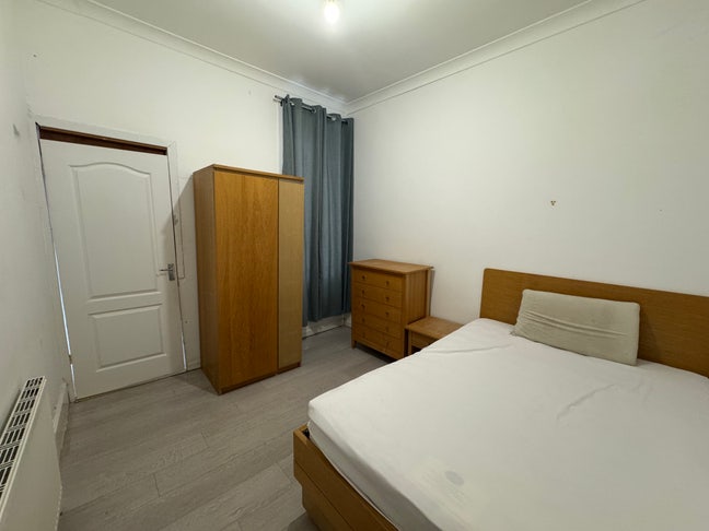 Furnished Double Room - Bills Inc - Glasgow Main Photo