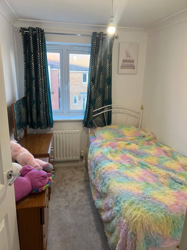 Furnished Single Room in a Newly Built Home – Main Photo