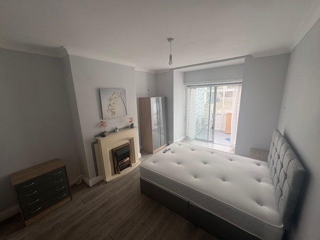 Brand New Double bed available Quinton|Oldbury Main Photo