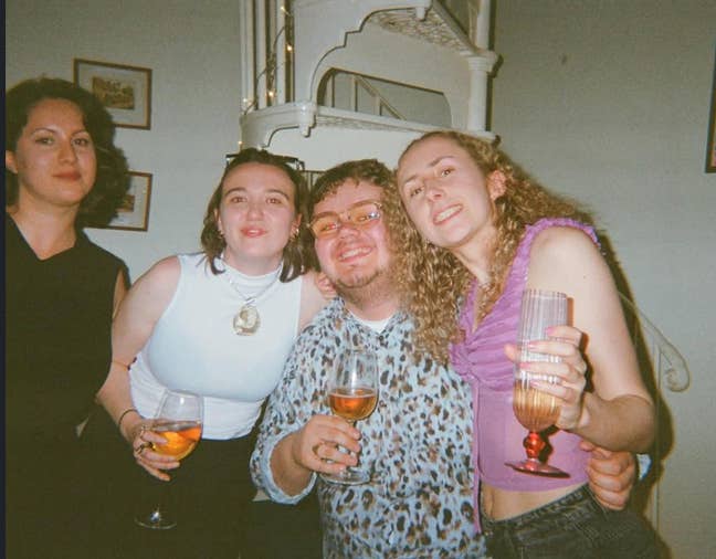 Lewkin for a cute flat or house!!  Main Photo