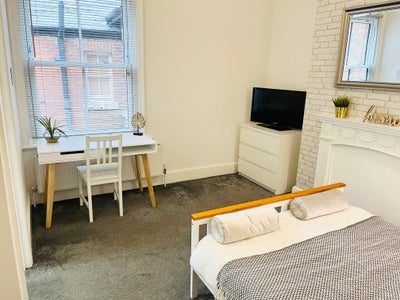 Rarely Available! City Centre Ensuite Double! 🏡 Main Photo