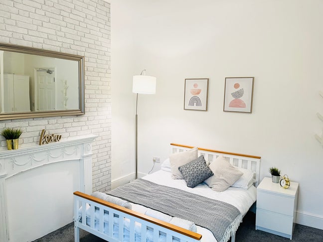 Rarely Available! City Centre Ensuite Double! 🏡 Main Photo