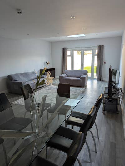 Calling all contractors, 5 bedroom house  Main Photo