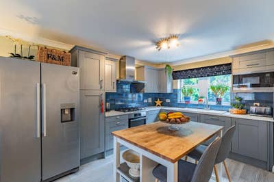 6rooms--sleep10-&pound;22.14per person Bills Inc  Main Photo