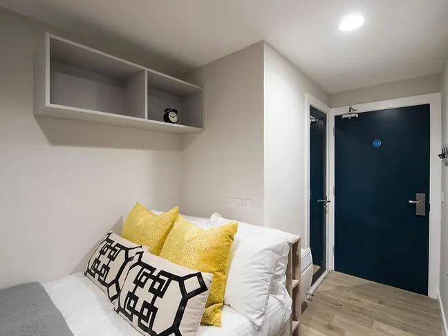 Riverside Quay Bedroom in Two person Flat Main Photo