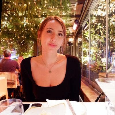 KCL Student / Waitress – Urgently needing a room! Main Photo