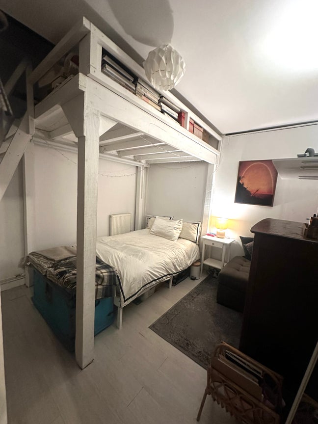 Cozy Room in Quiet Artist Warehouse  Main Photo