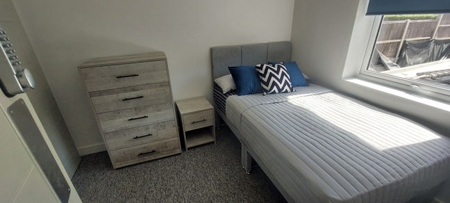 &pound;825 Ground Flr Ensuite - Brand New House GU2 9Sg  Main Photo