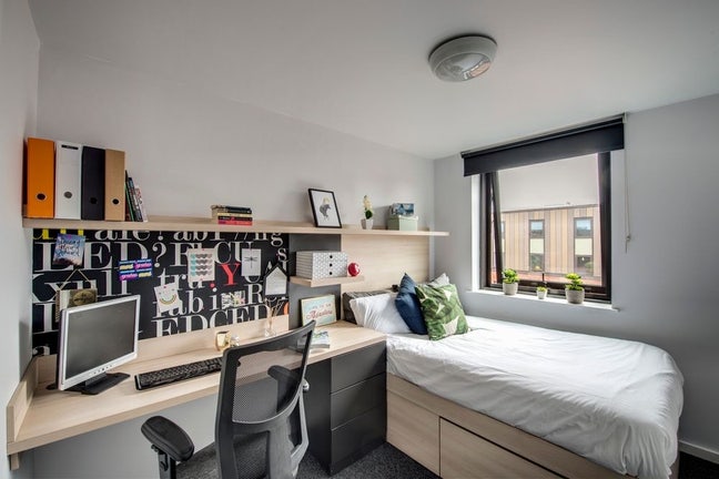 Student Room Available - Contract Takeover  Main Photo
