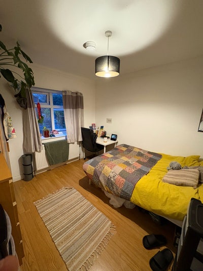 Double Room available in sociable house share Main Photo