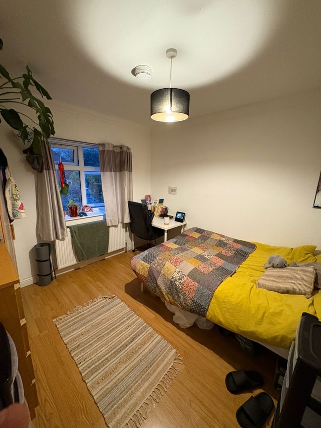 Double Room available in sociable house share Main Photo