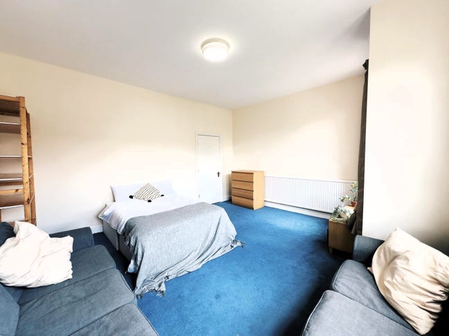 Spacious Room | Fast Connections to Oxford Circus Main Photo