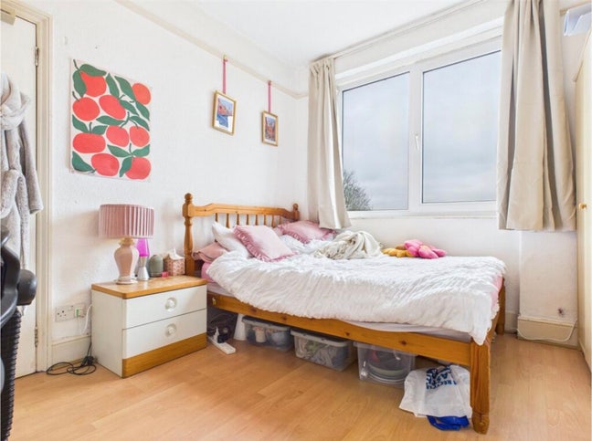 Urgent!! Double room available now Main Photo