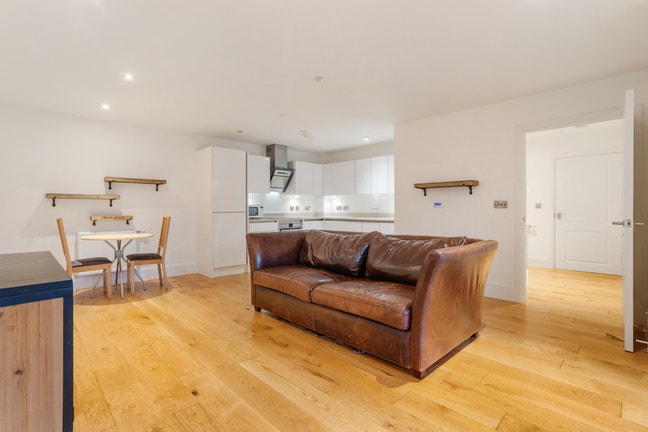 E3 Two Double Rooms in Large Apartment, Park View Main Photo