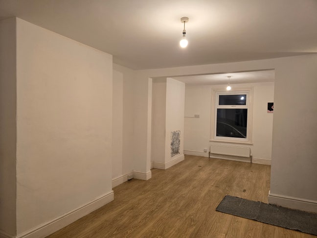 2-Bedroom House Located in Town-Centre Main Photo