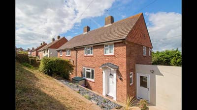 Spacious double bedroom  Main Photo
