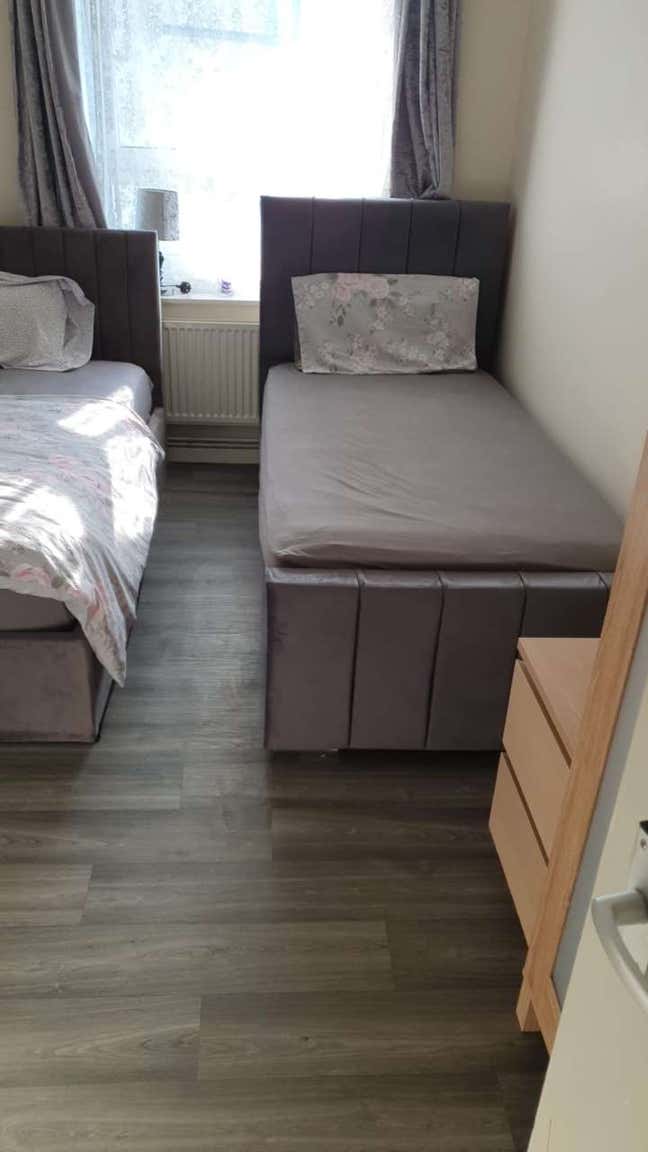 1 female space in sharing  Main Photo