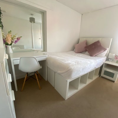  Double Room 🏡Available Now  Main Photo