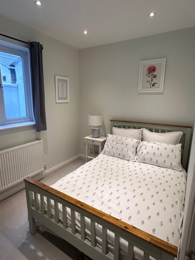 Double bed in Tooting Bec with separate bathroom  Main Photo