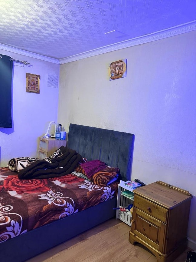Spacious double room available in feltham Main Photo