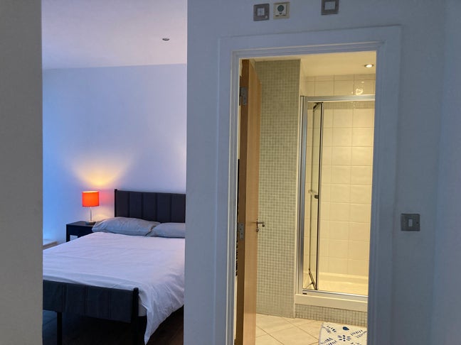 Room in a 2 bed 2 bath apartment Birmingham centre Main Photo