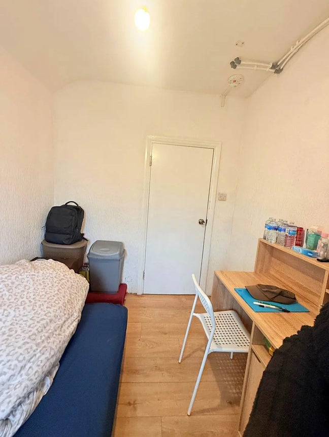 Single room available  Main Photo