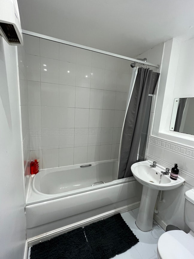 2 Bed Flat, Kings Avenue, CB7 Main Photo