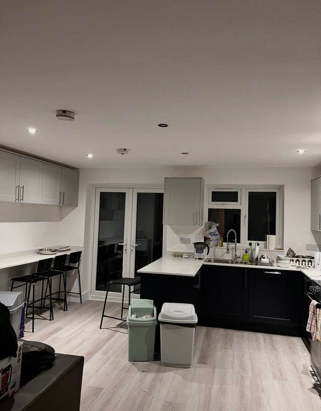 Room Available to Sublet in Egham All-Girls House Main Photo