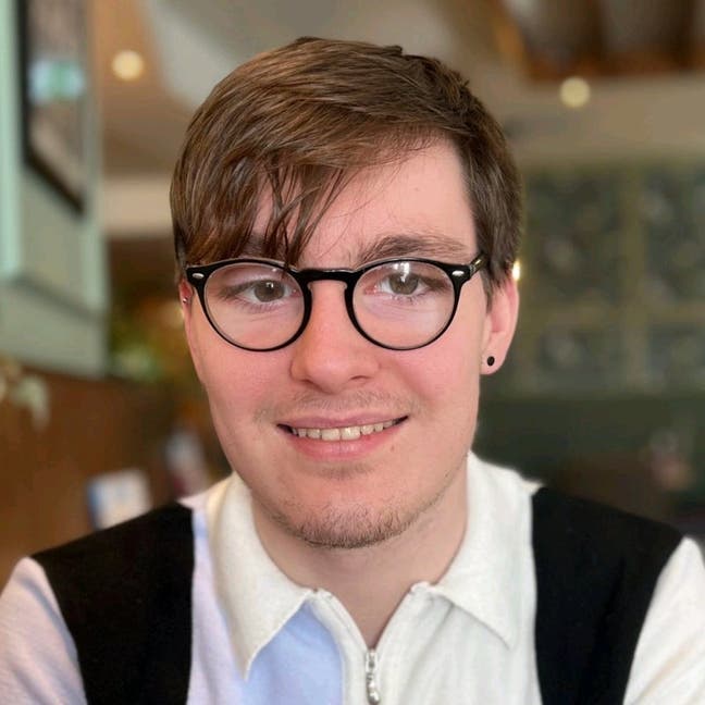 Young Professional Looking for Accomodation  Main Photo