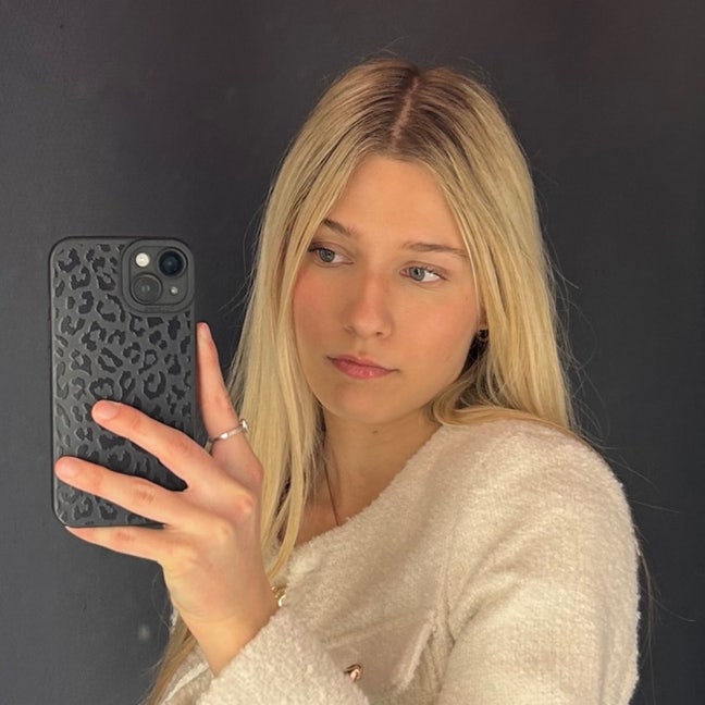 Hi! I’m 18, a student, and I’m tidy, frie... Main Photo