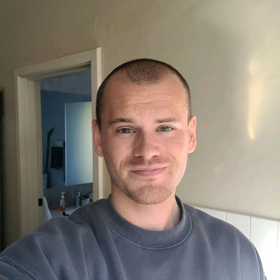 Just a guy looking for a room - in this economy! Main Photo