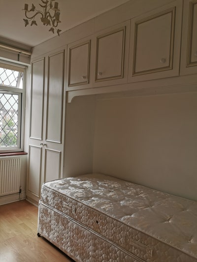 A fully furnished single room to rent  Main Photo