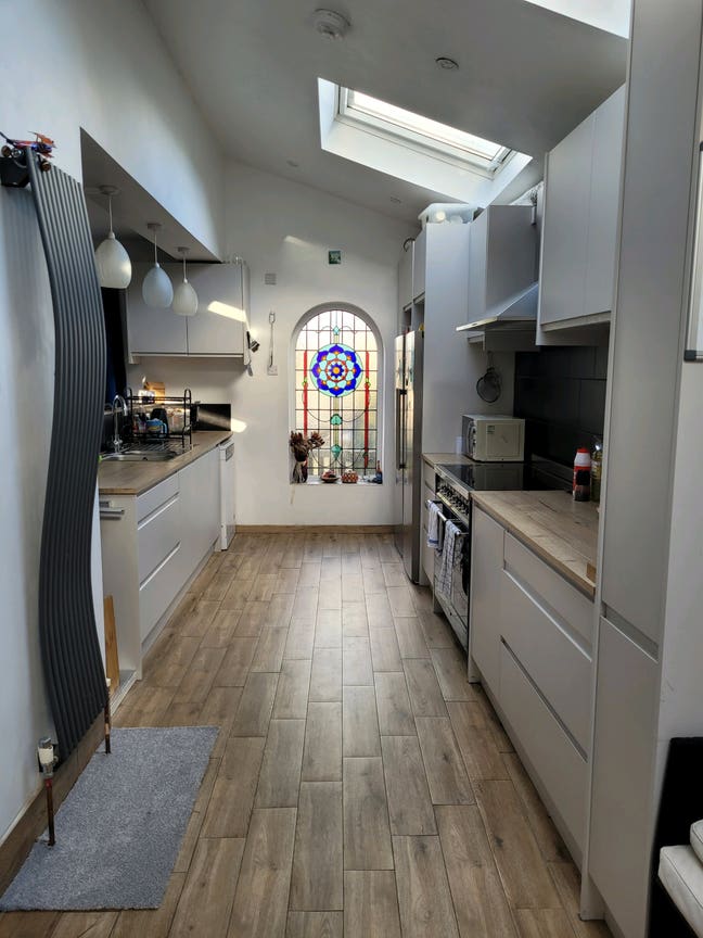 Decent sized double room Main Photo