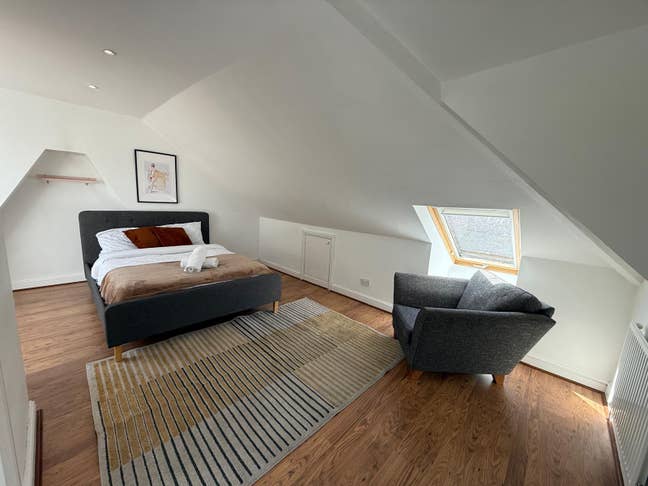 Spacious En-Suite Room Available– Bills Included Main Photo