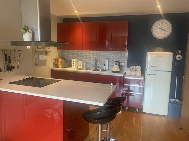 Double Room in the NQ with Ensuite Bills Included Main Photo